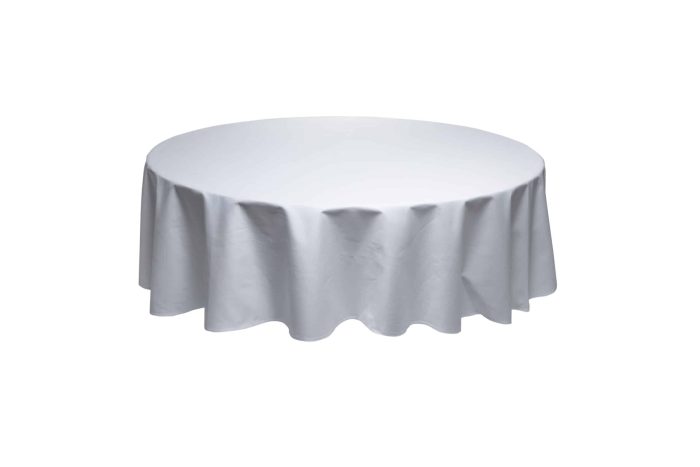 Eine ansprechende weiße Tischdecke, die jedem Tisch ein sauberes und elegantes Aussehen verleiht. Perfekt für formale Anlässe oder um einen neutralen und klassischen Look zu ergänzen. Die weiße Farbe ist zeitlos und passt zu nahezu jedem Veranstaltungsstil und Farbschema.